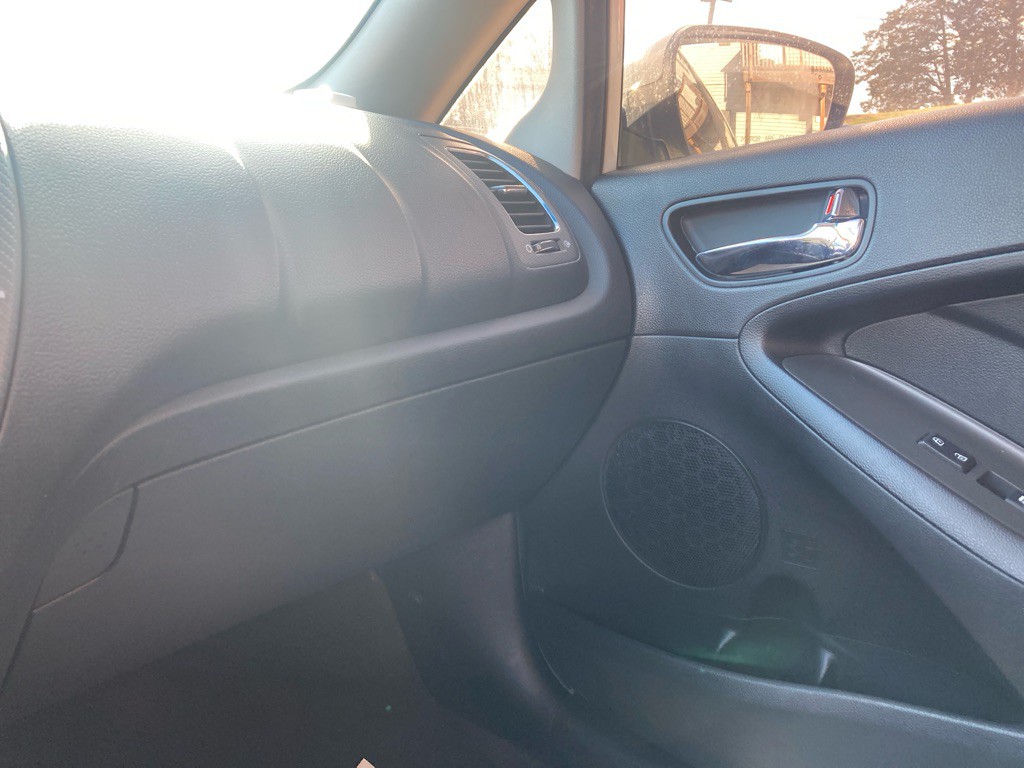 2017 Kia Forte Image 19