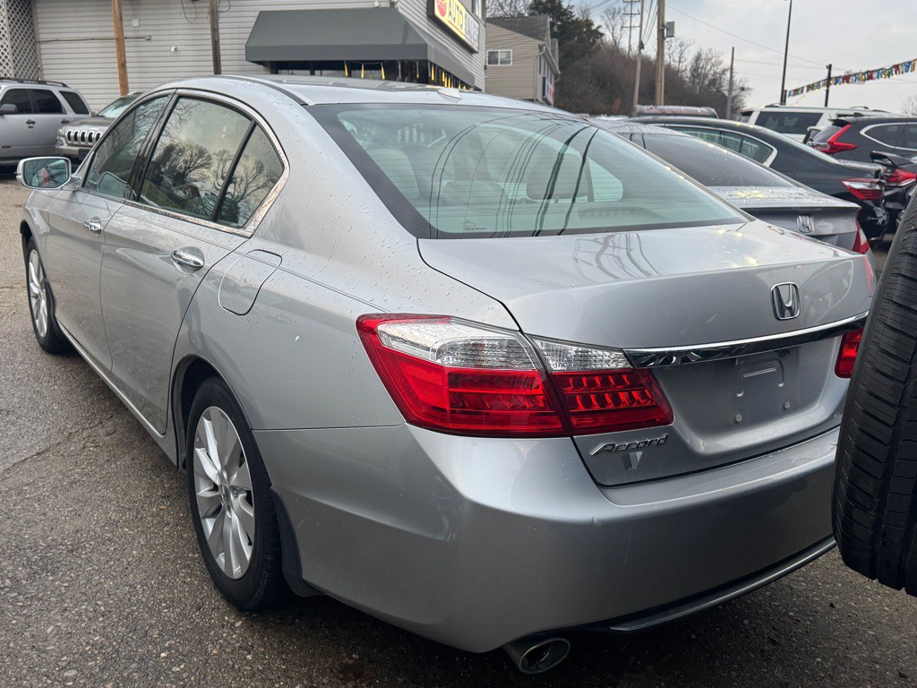 2015 Honda Accord Image 2