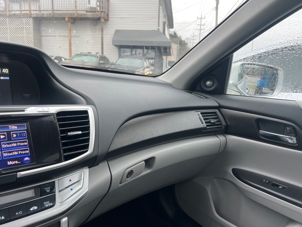 2015 Honda Accord Image 9