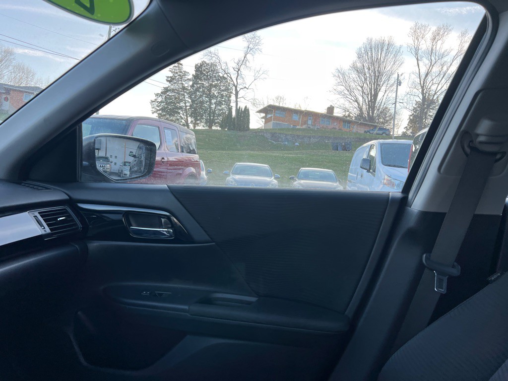 2017 Honda Accord Image 12