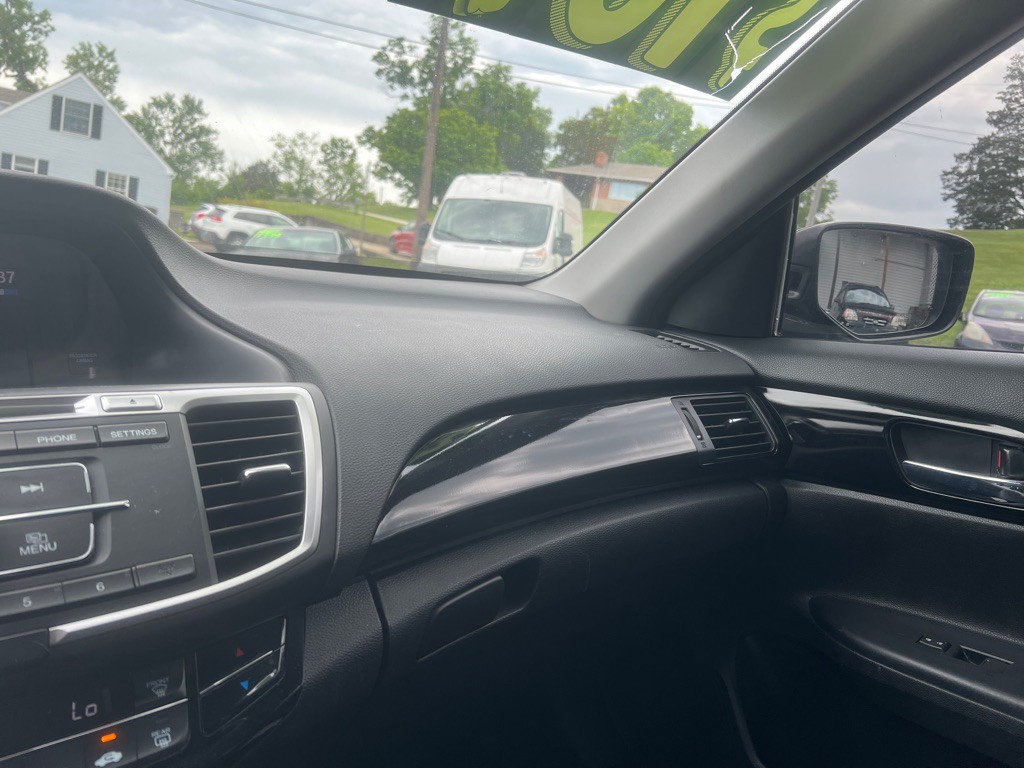 2017 Honda Accord Image 16