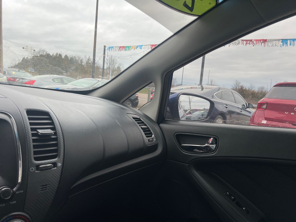 2017 Kia Forte Image 14