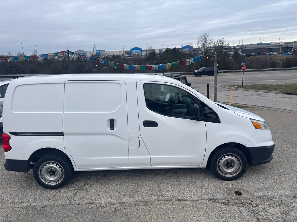 2017 Chevrolet Express Image 3