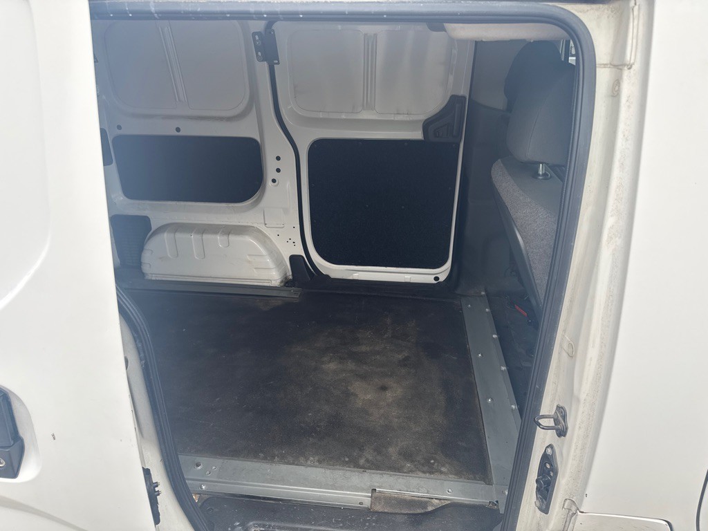 2017 Chevrolet Express Image 7