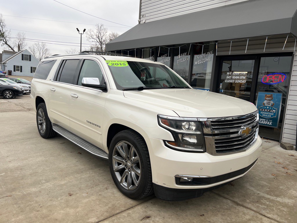 2015 Chevrolet Suburban Image 3