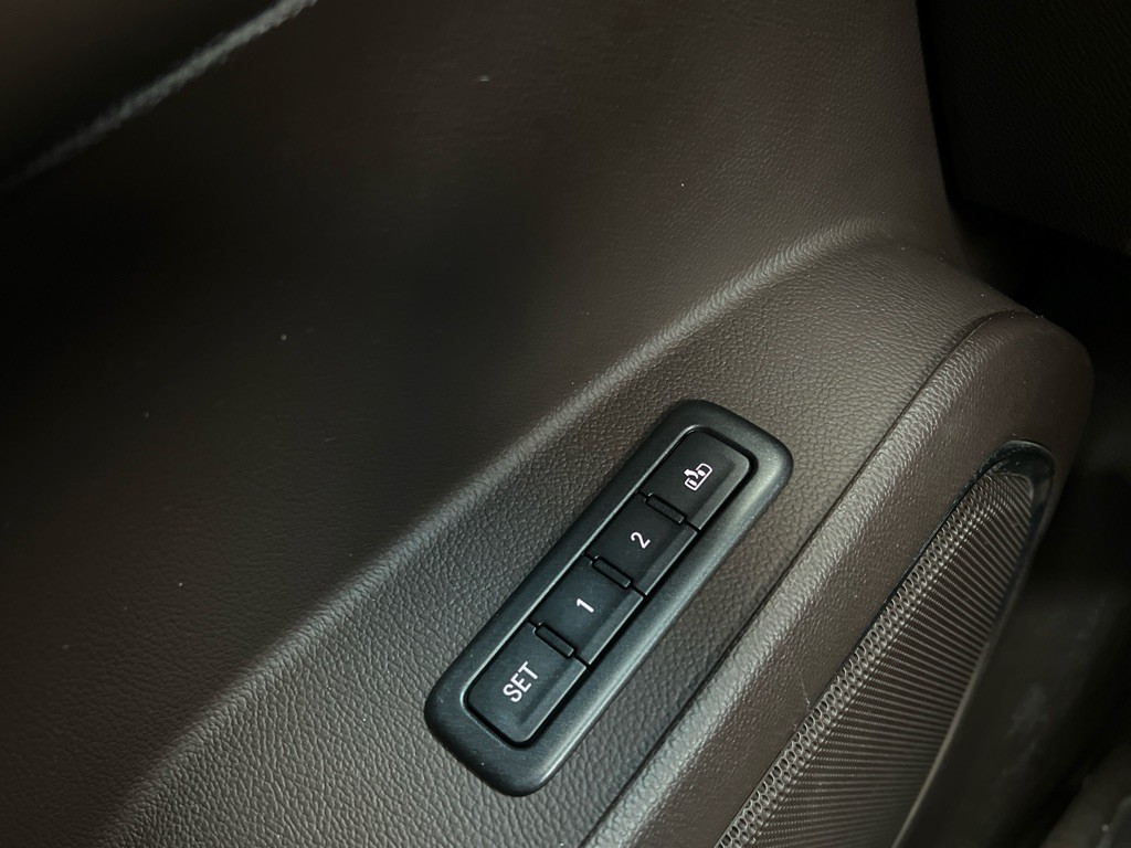 2015 Chevrolet Suburban Image 21