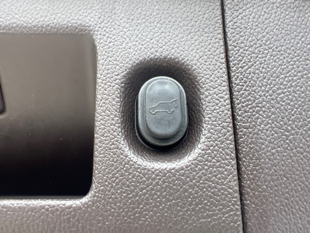 2015 Chevrolet Suburban Image 28