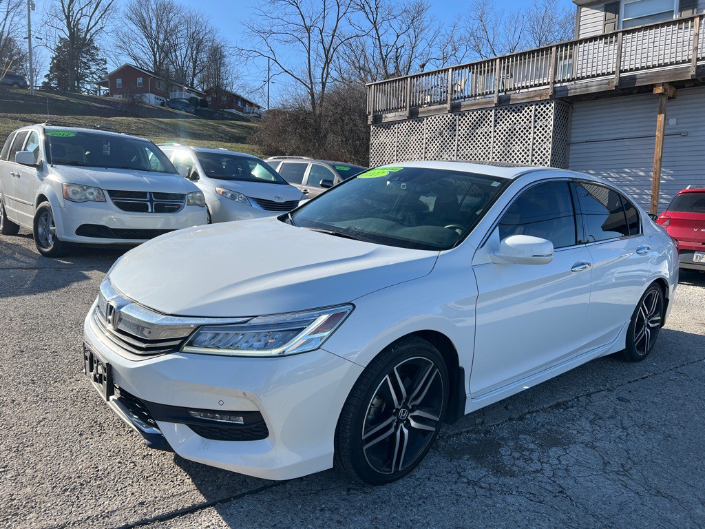 2017 Honda Accord Image 1