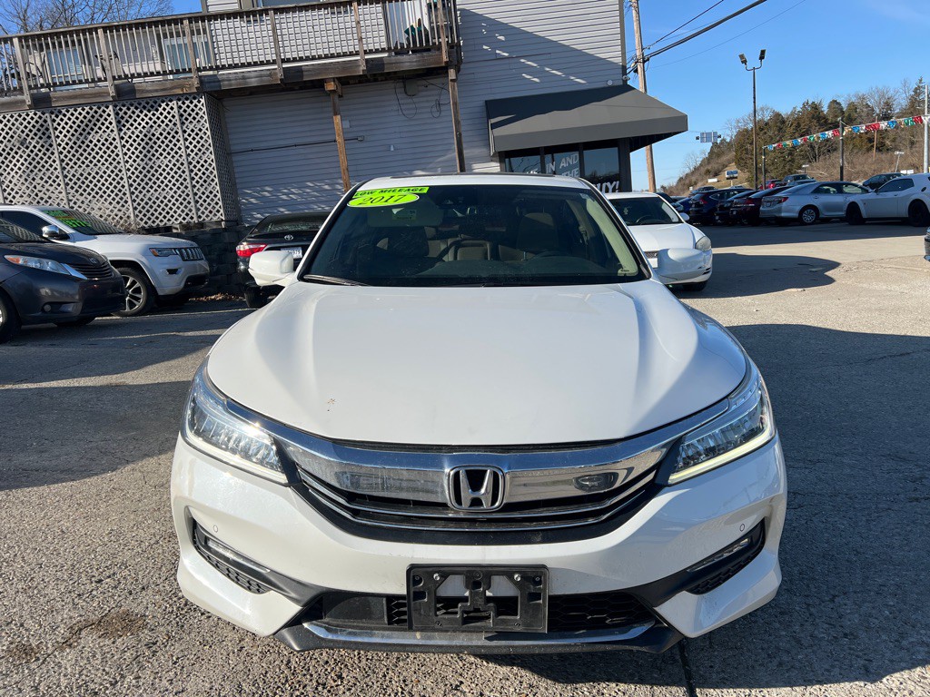 2017 Honda Accord Image 2