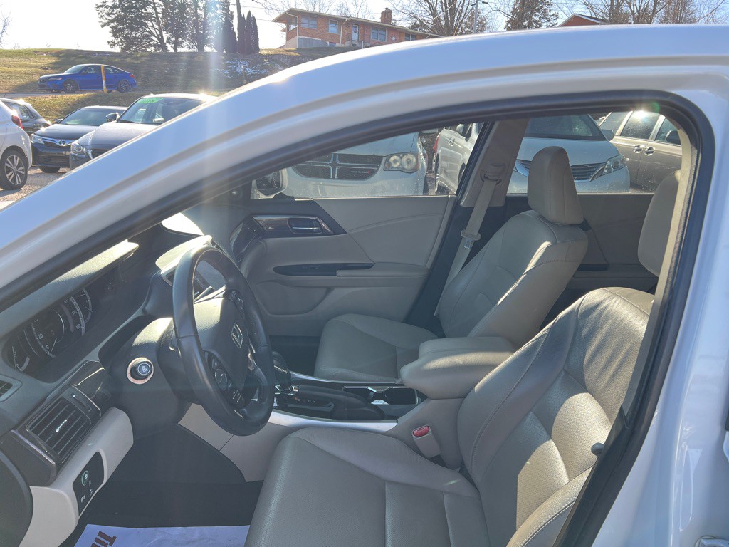 2017 Honda Accord Image 9