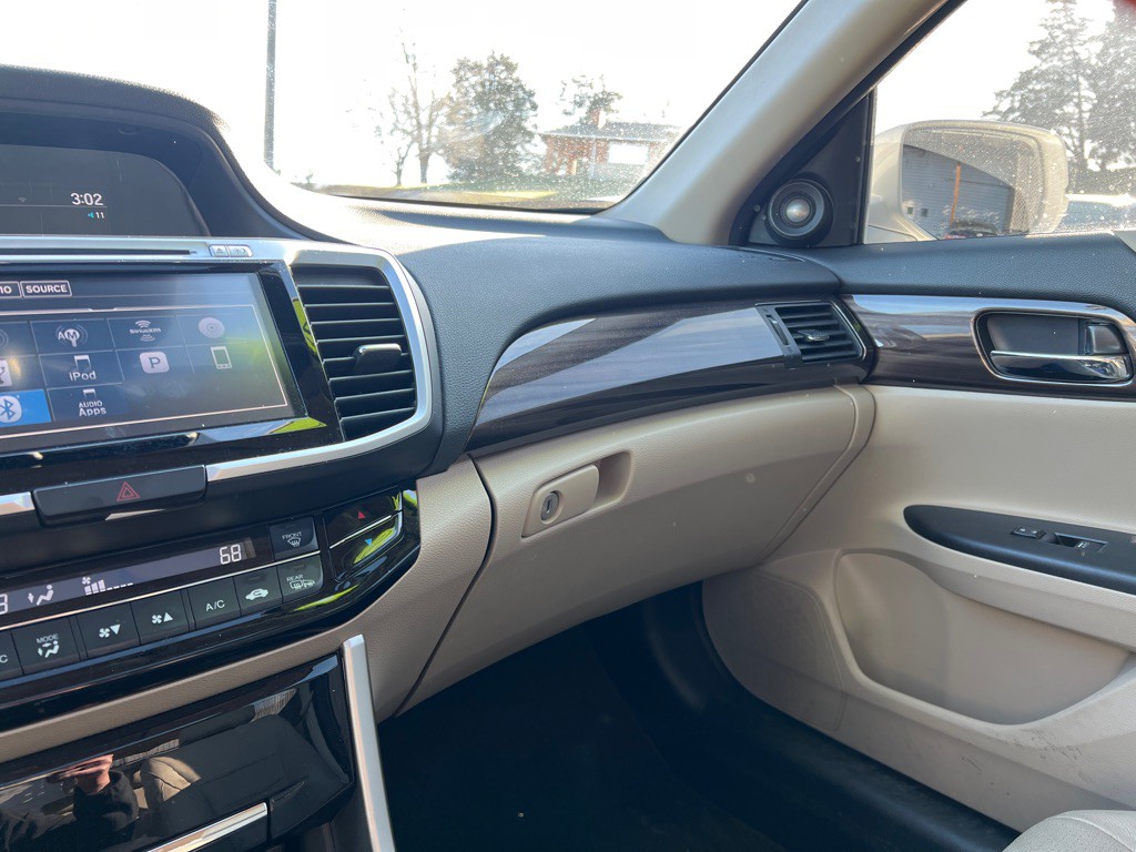 2017 Honda Accord Image 15