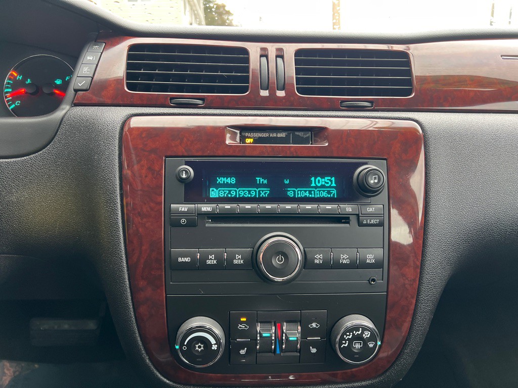 2010 Chevrolet Impala Image 14