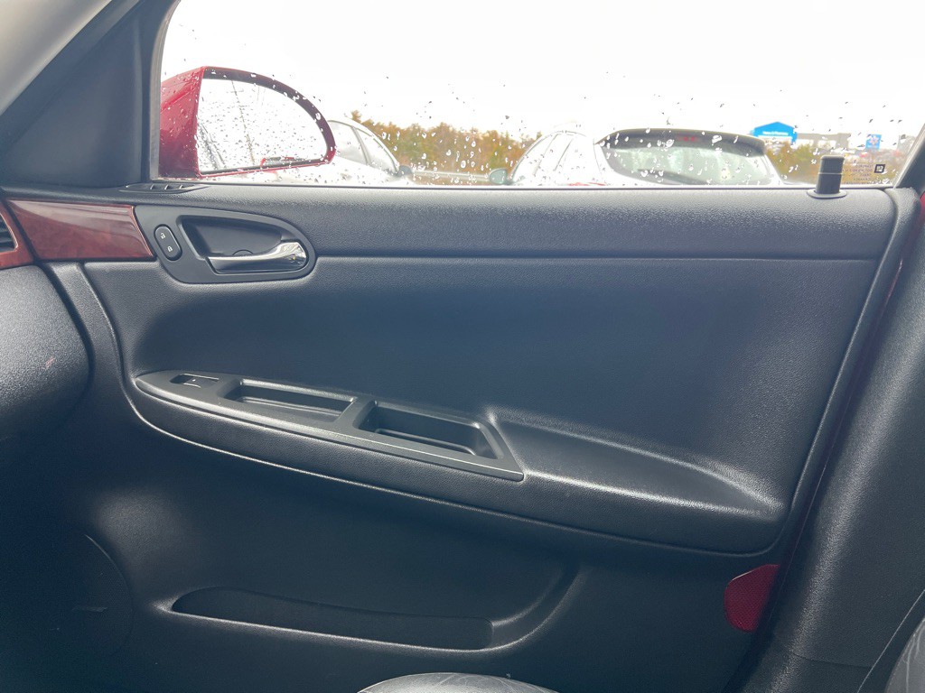 2010 Chevrolet Impala Image 17