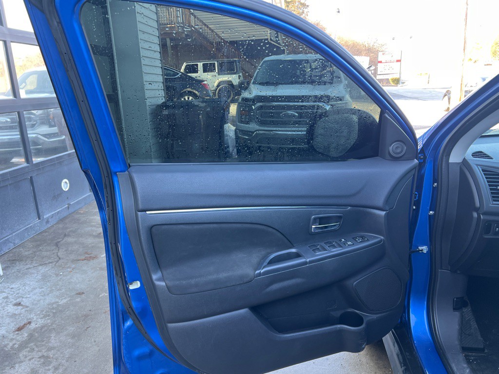 2016 Mitsubishi Outlander Image 9