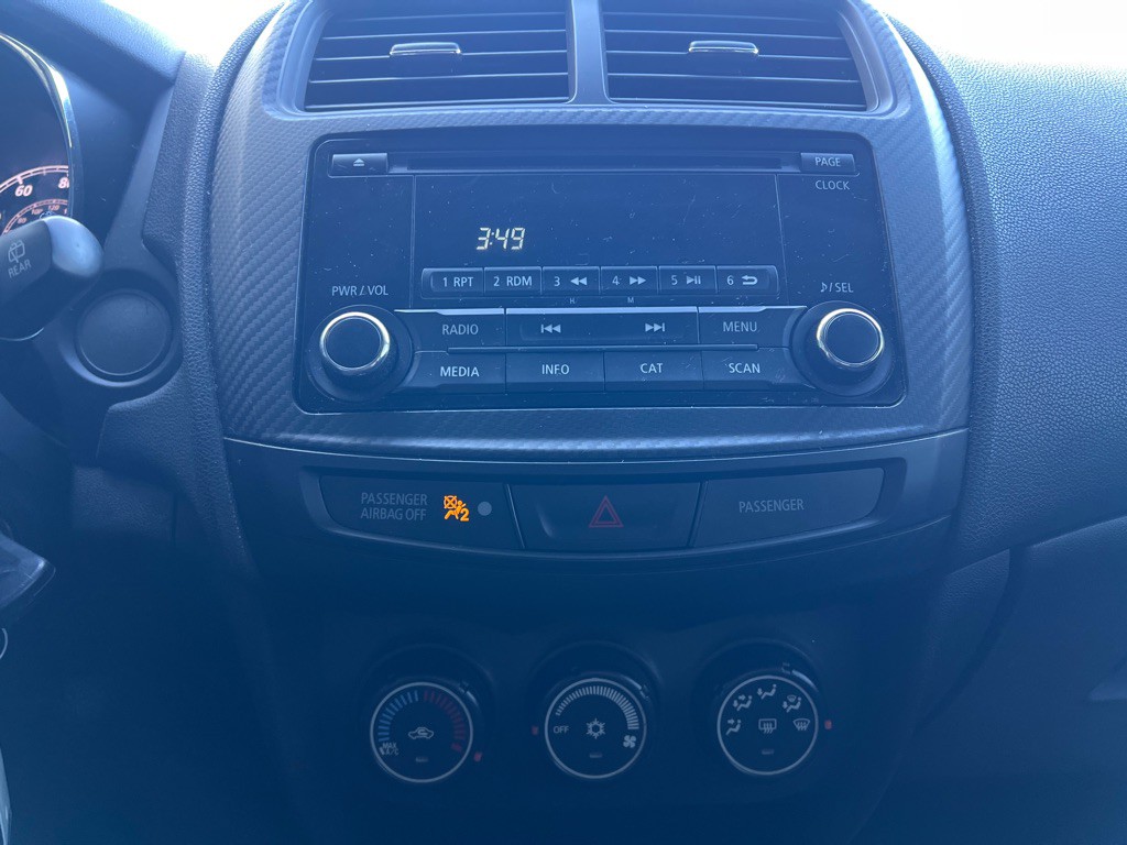 2016 Mitsubishi Outlander Image 14