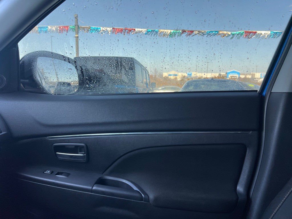 2016 Mitsubishi Outlander Image 16