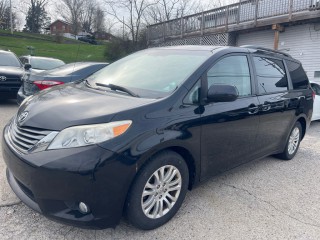 Image for 2014 Toyota Sienna XLE ID: 7172344