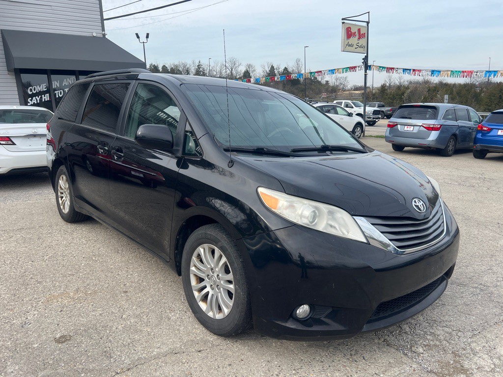 2014 Toyota Sienna Image 3