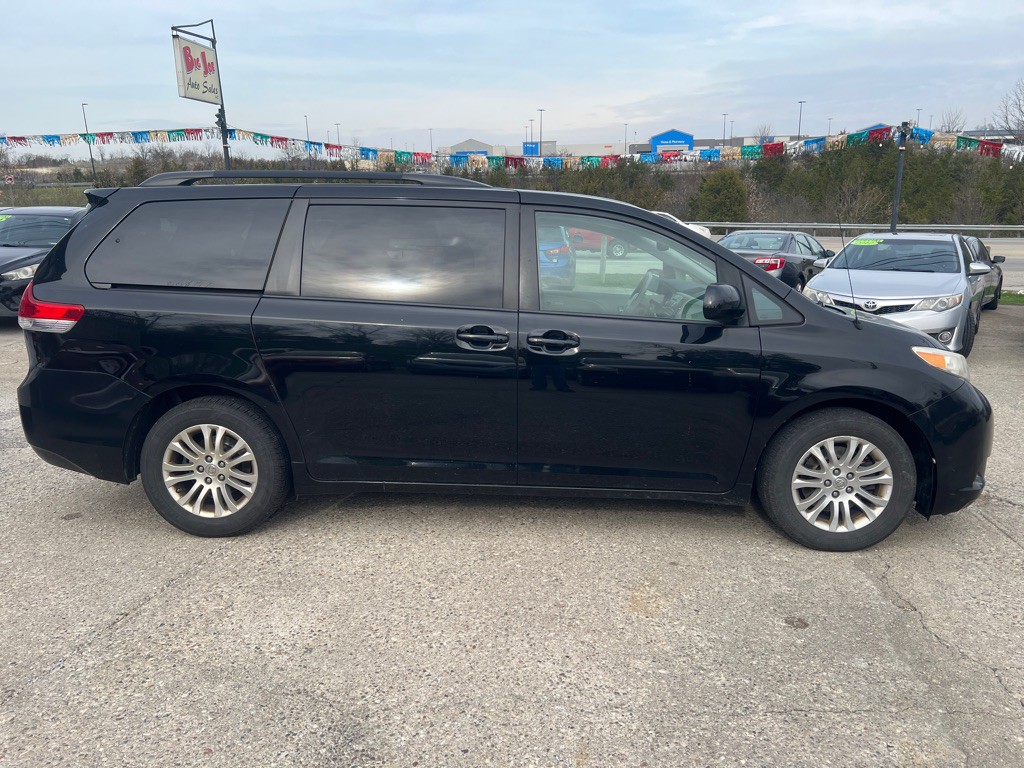 2014 Toyota Sienna Image 4