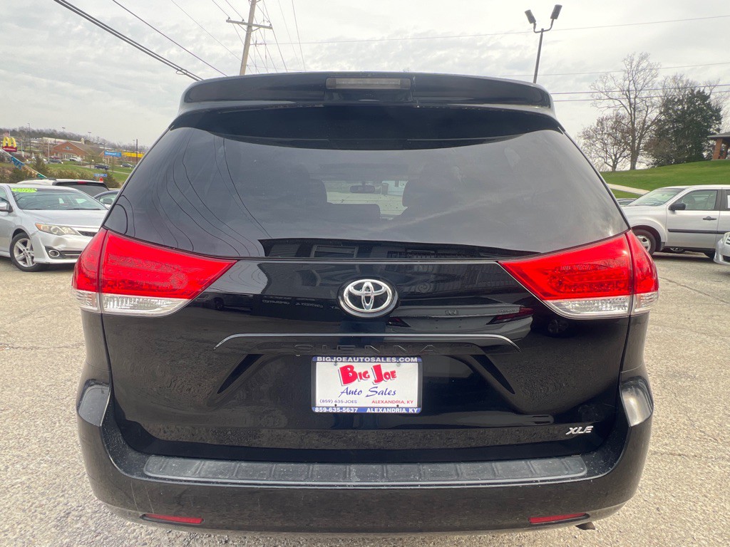 2014 Toyota Sienna Image 6