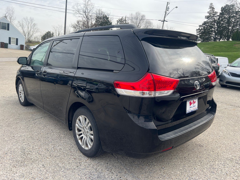 2014 Toyota Sienna Image 7