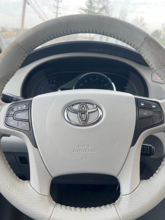 2014 Toyota Sienna Image 13