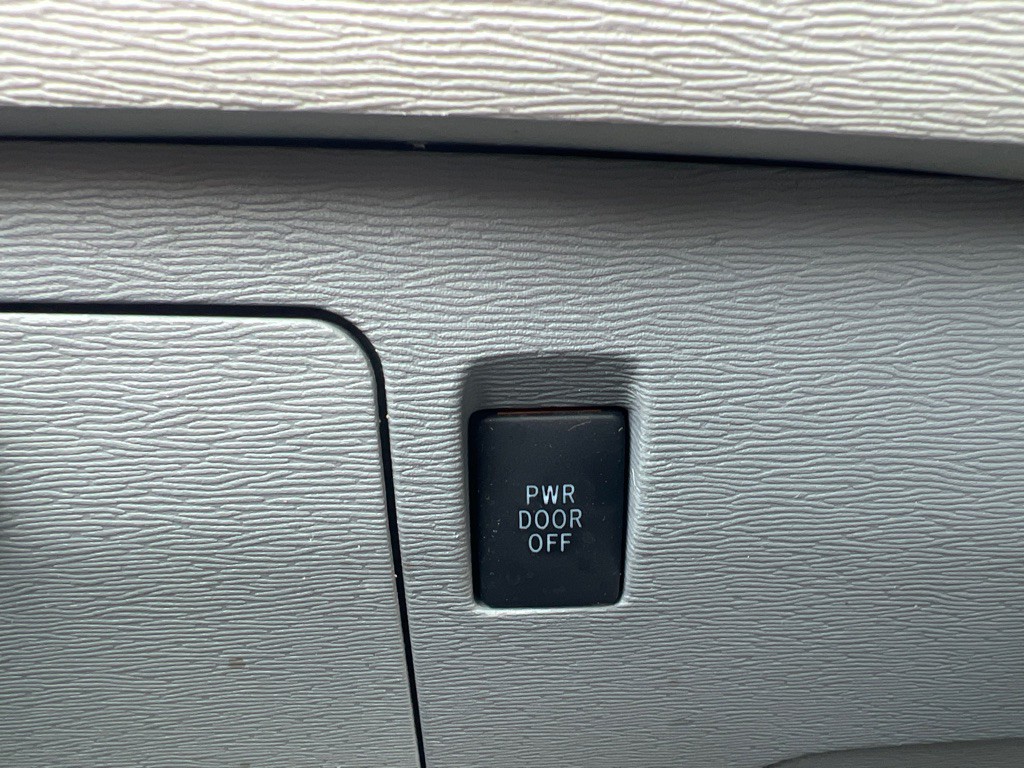2014 Toyota Sienna Image 24