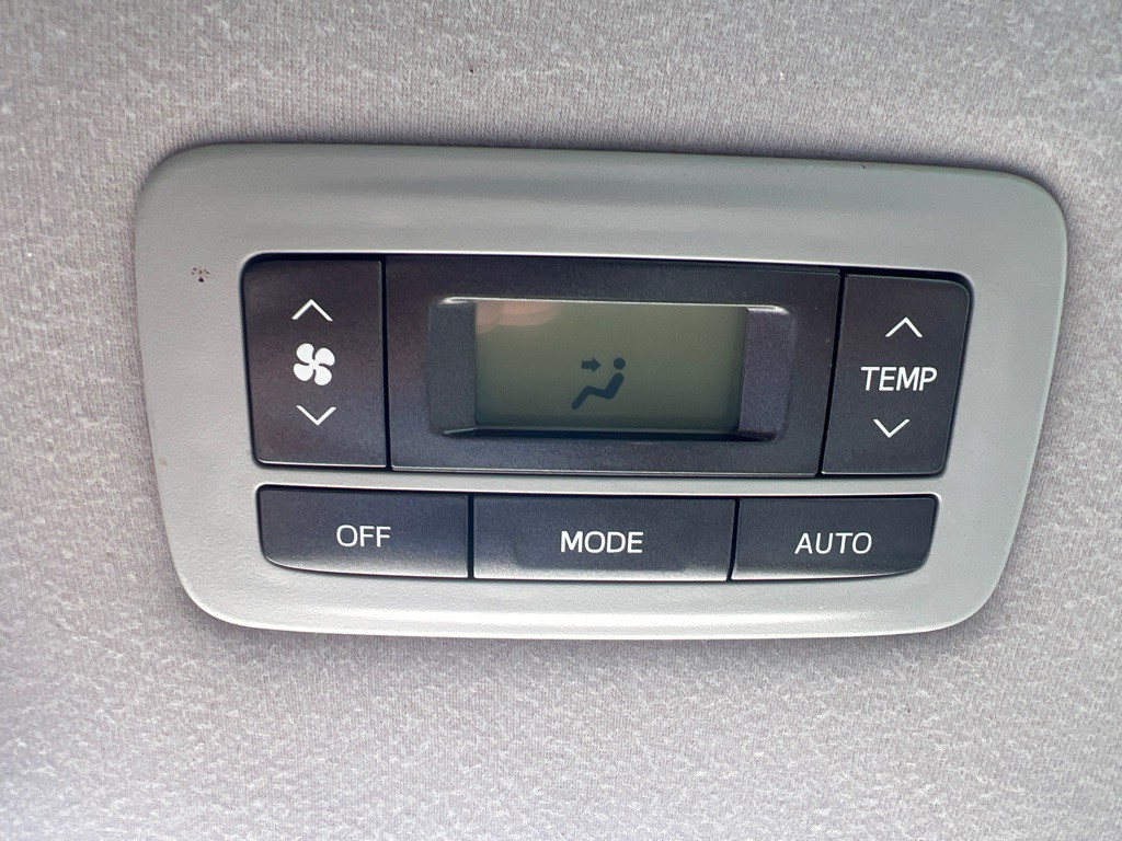 2014 Toyota Sienna Image 27