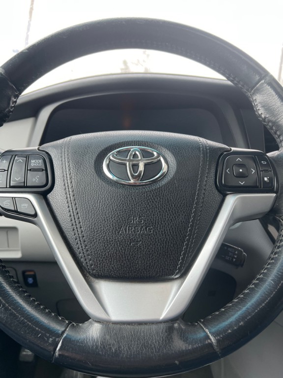 2017 Toyota Sienna Image 13