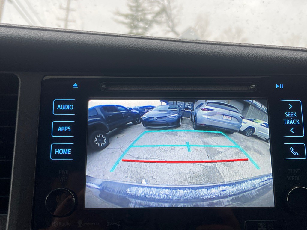 2017 Toyota Sienna Image 17