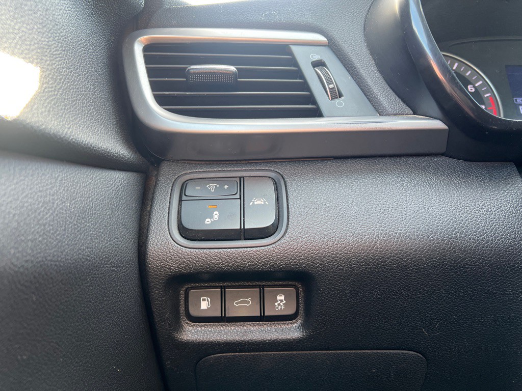 2020 Kia Optima Image 16