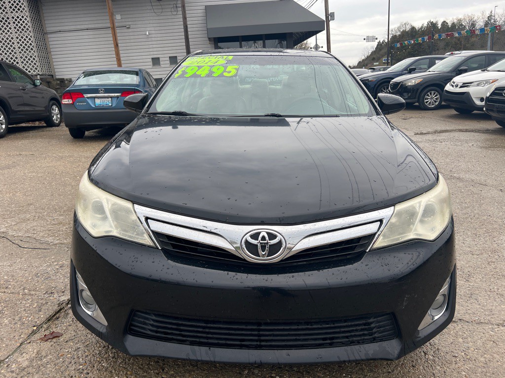 2014 Toyota Camry Image 2