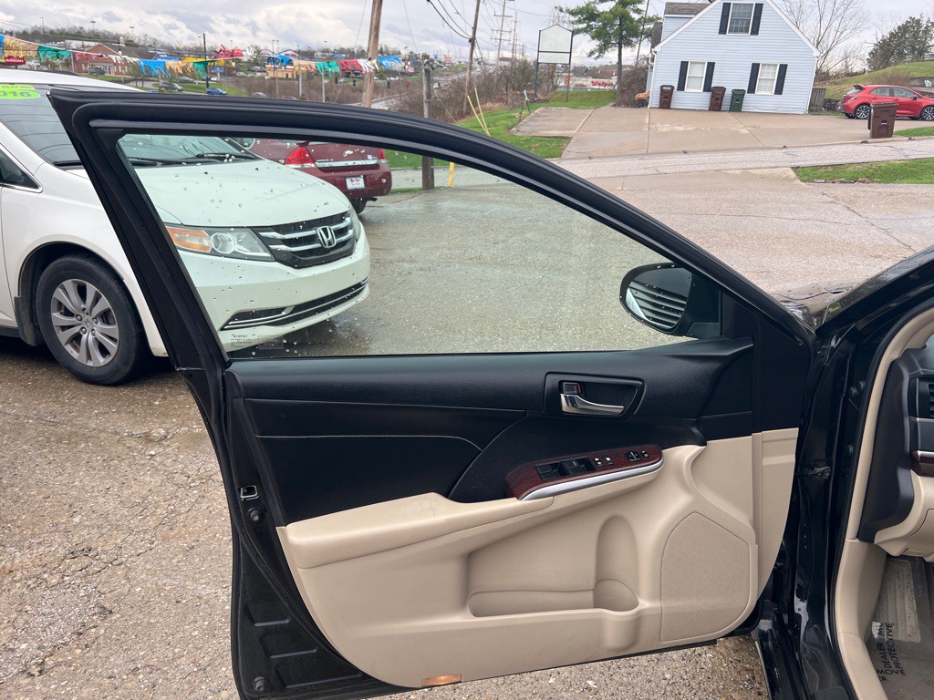 2014 Toyota Camry Image 9