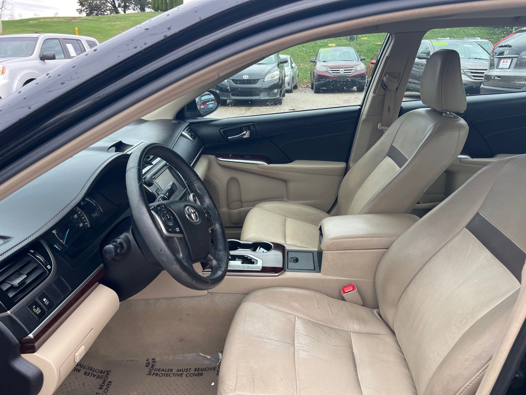 2014 Toyota Camry Image 10