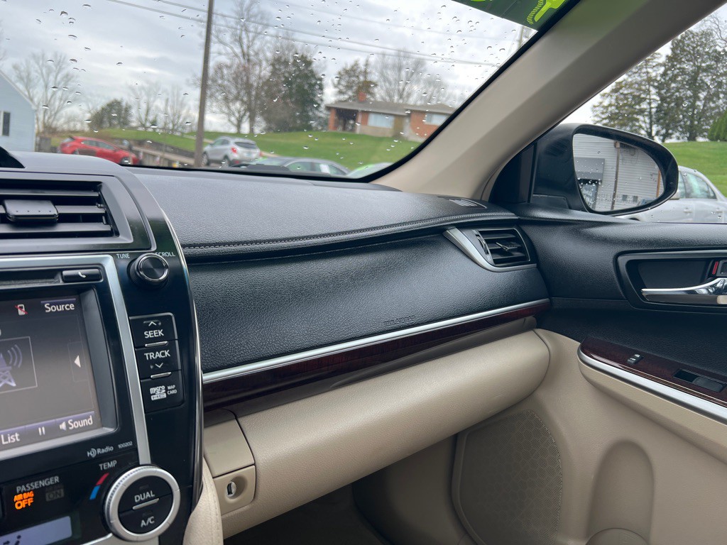 2014 Toyota Camry Image 18