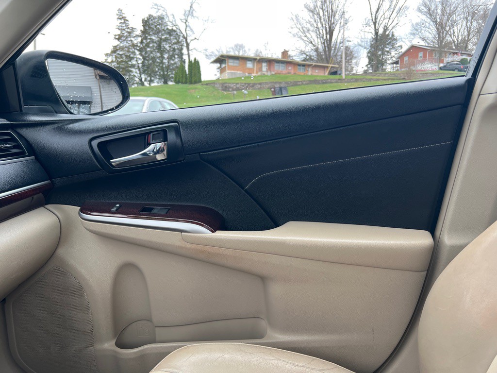 2014 Toyota Camry Image 19