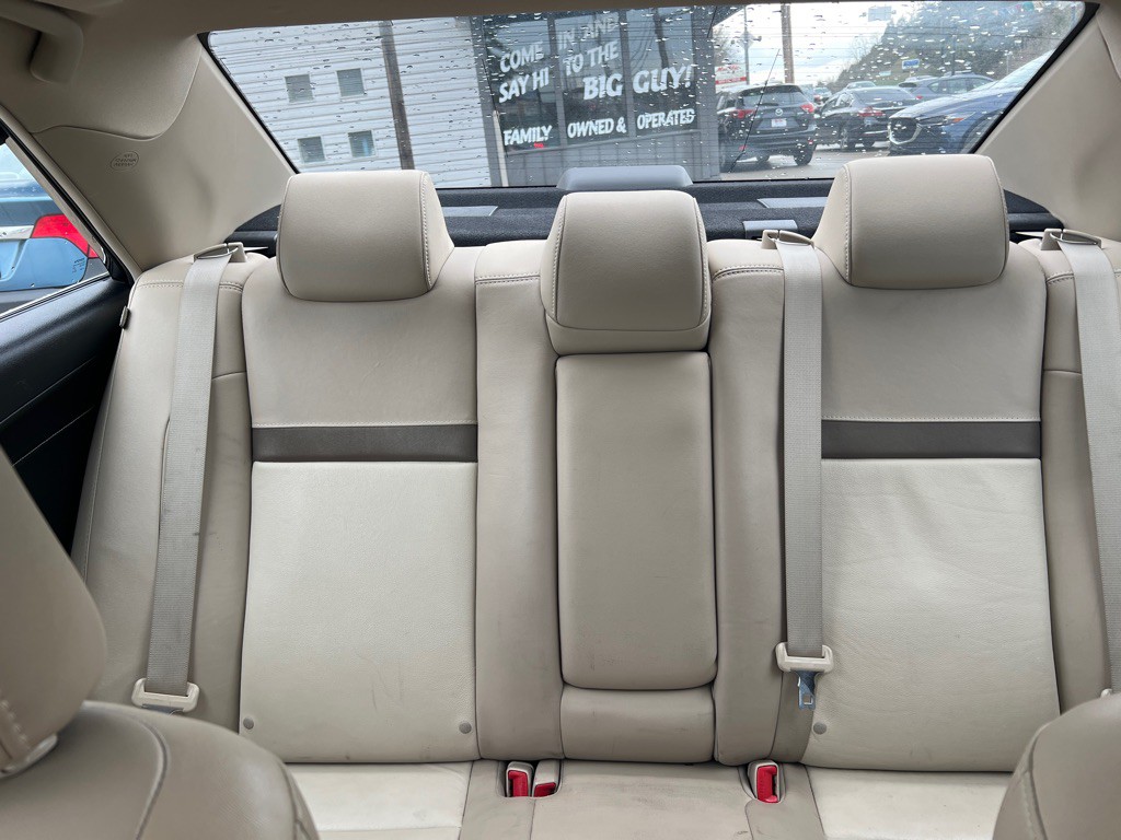 2014 Toyota Camry Image 24