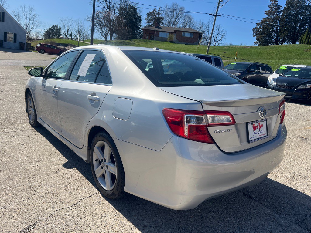 2012 Toyota Camry Image 7