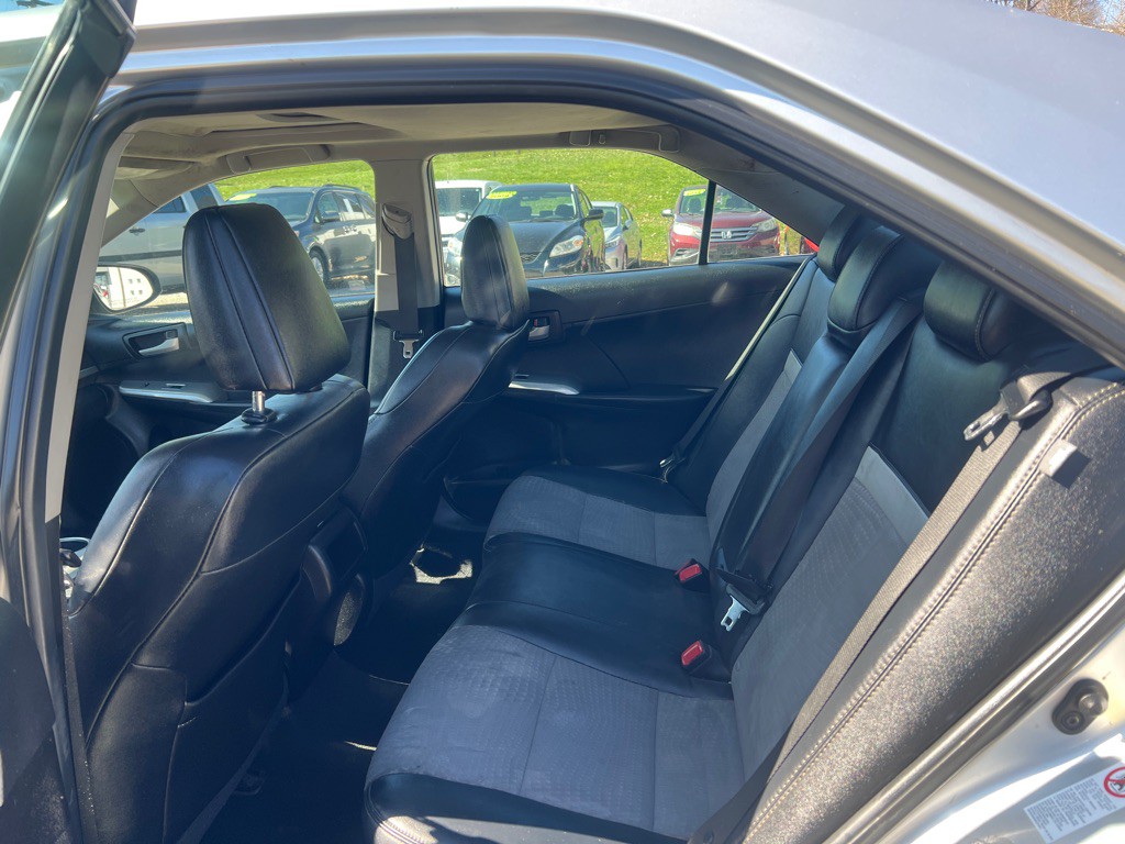 2012 Toyota Camry Image 11