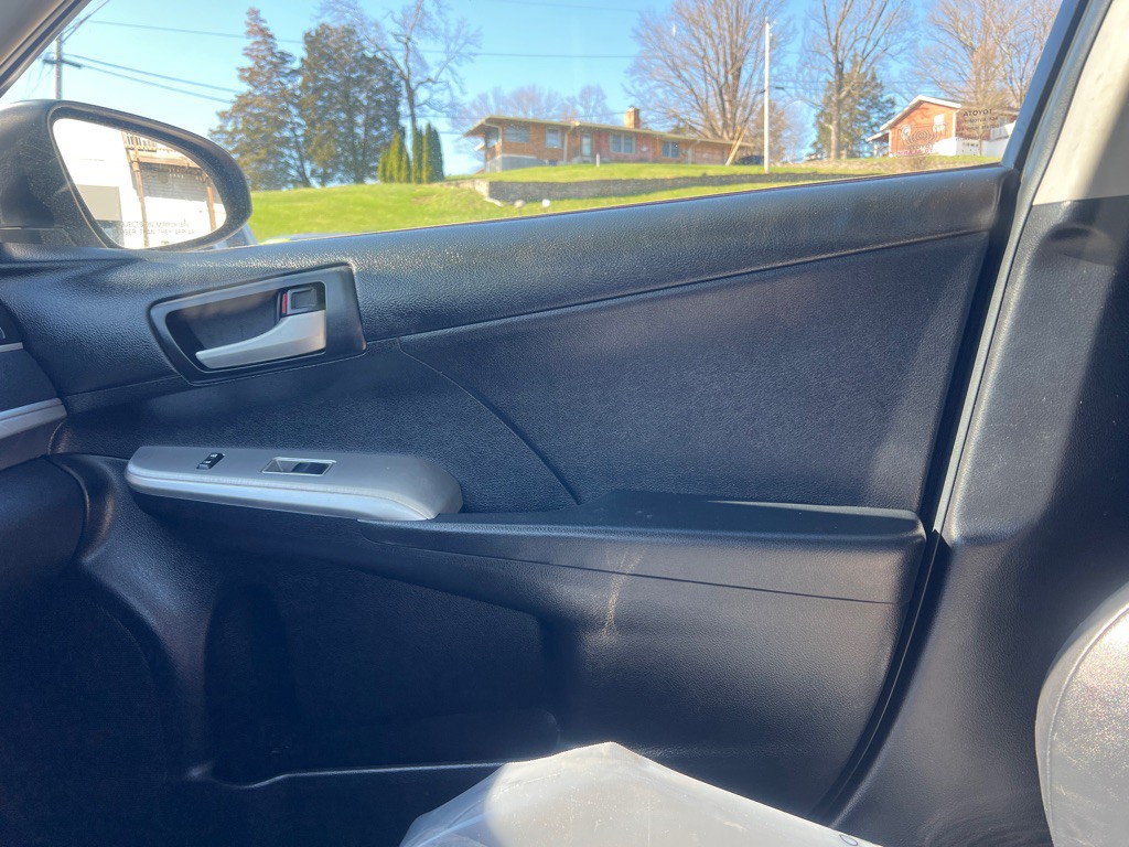 2012 Toyota Camry Image 17