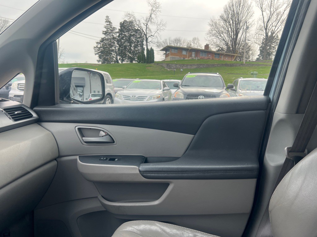 2012 Honda Odyssey Image 13