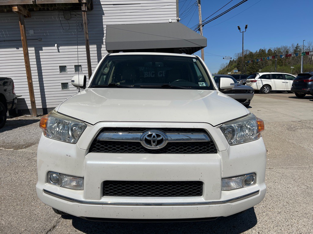 2013 Toyota 4Runner Image 2