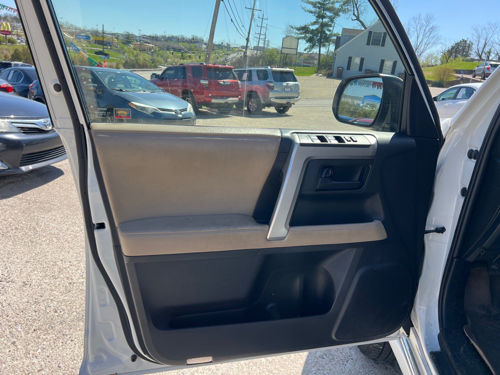 2013 Toyota 4Runner Image 9