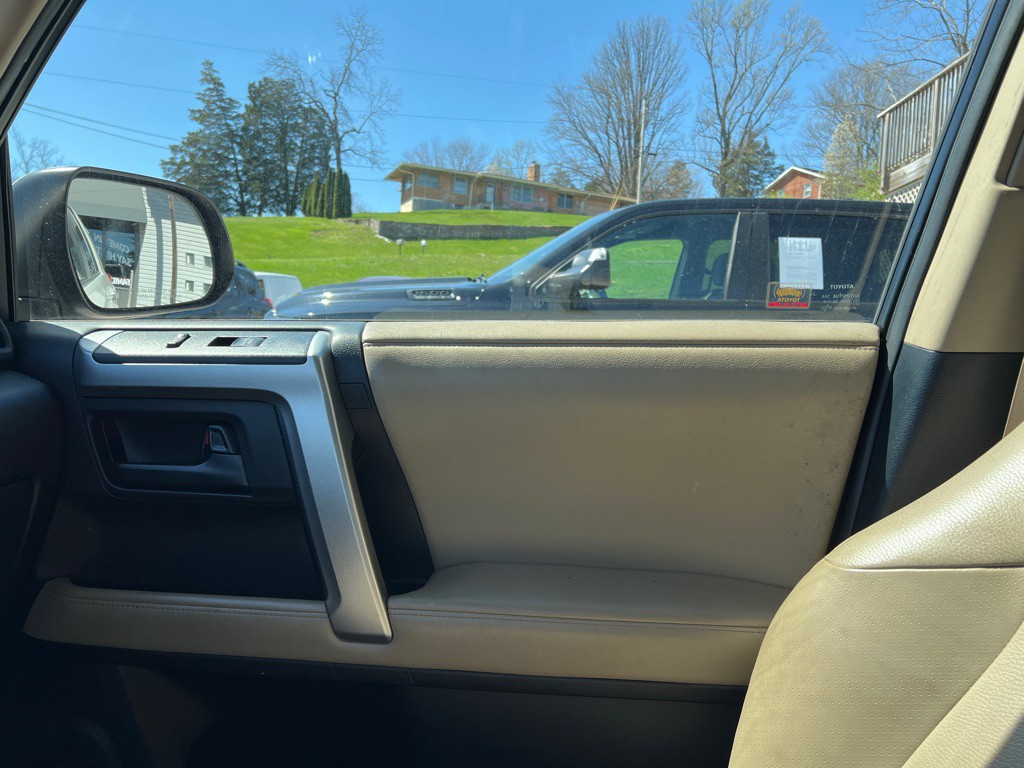 2013 Toyota 4Runner Image 18