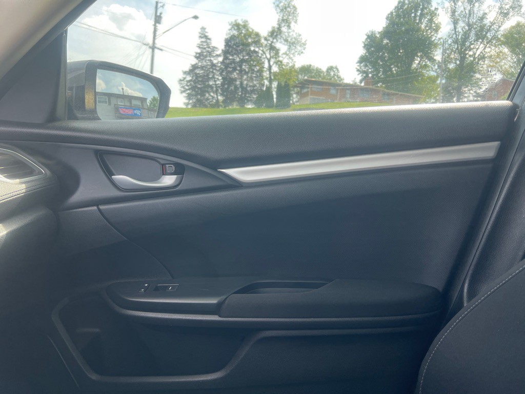 2016 Honda Civic Image 17