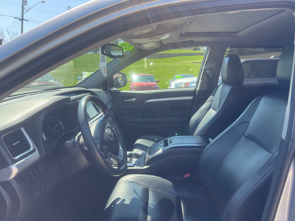2016 Toyota Highlander Image 10