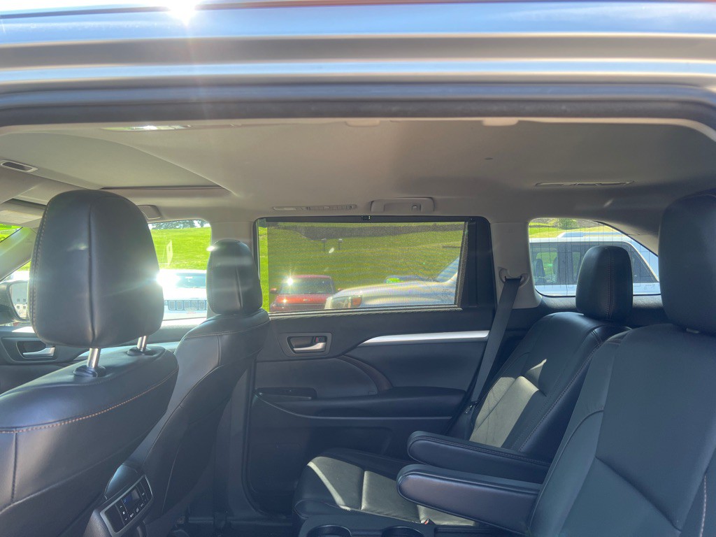 2016 Toyota Highlander Image 11