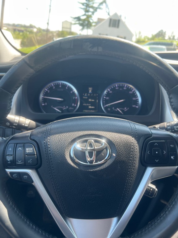 2016 Toyota Highlander Image 13