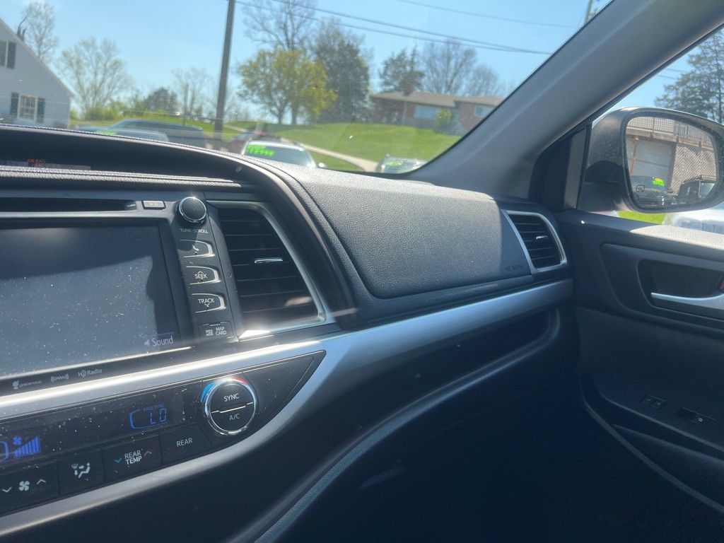 2016 Toyota Highlander Image 21