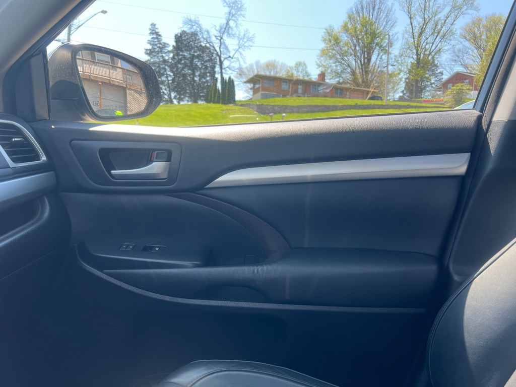 2016 Toyota Highlander Image 22
